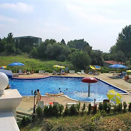 Dahlia Garden غولدن ساندز