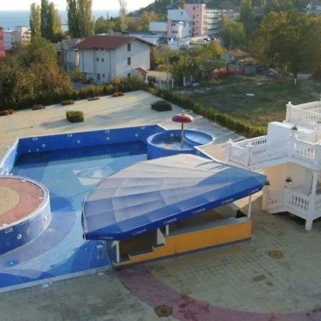 Dahlia Garden غولدن ساندز