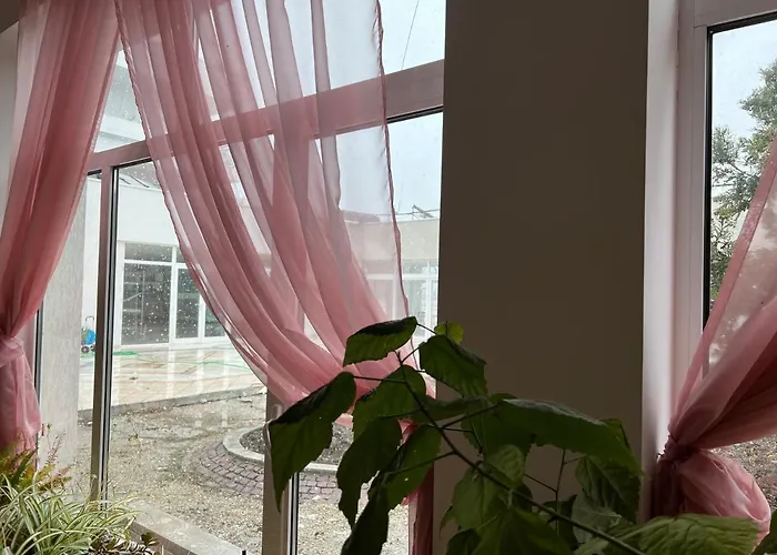 Dahlia Garden Hotel 3*