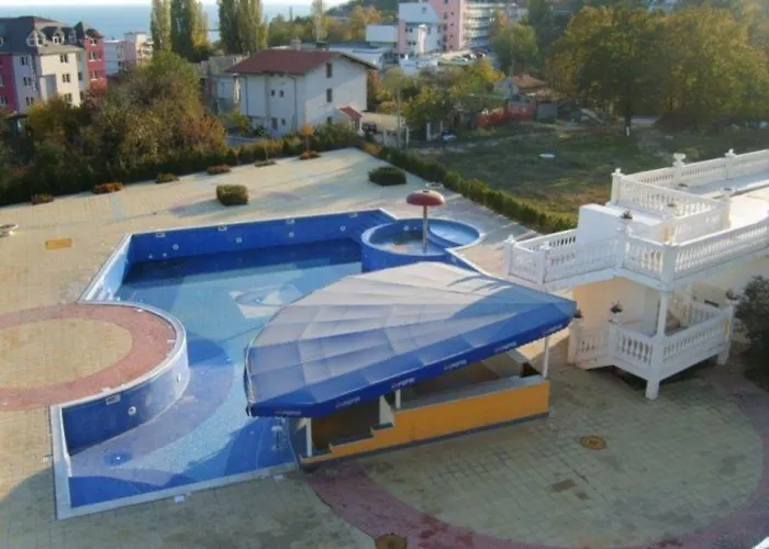 Dahlia Garden Golden Sands